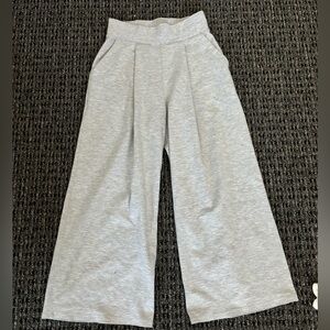 Lululemon high rise, cropped leg pants